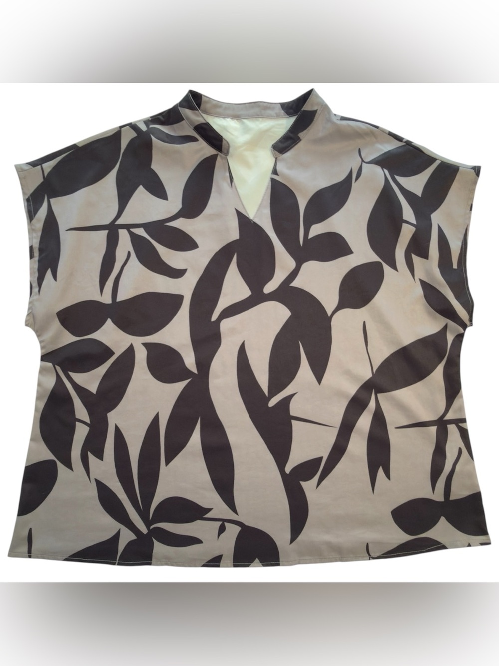 Emery Rose Curve SHEIN Gray with Black Leaves Womens 1XL Casual Loose Top